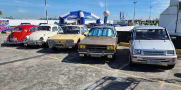 Exposição de Carros Antigos no Ilha Plaza