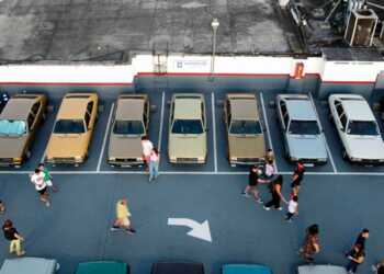 2ª Exposição de Carros Antigos no Ilha Plaza